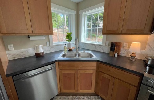 Silver Creek Ski Chalet | Cozy Cabin Walk to lake Hot tub Bikes Kayaks Grill