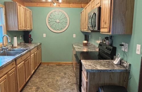 Farrandsville Cabin | Cozy cabin with AC in phenomenal Waterville