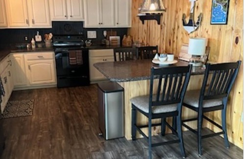 Longville House | Cozy cabin with amazing sunsets & great flat lake side lot