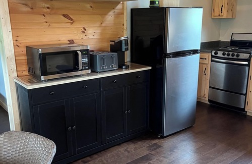 Hardyville Cabin | Cozy cabin with loft in midst of farmland WiFi, AC, washer-dryer