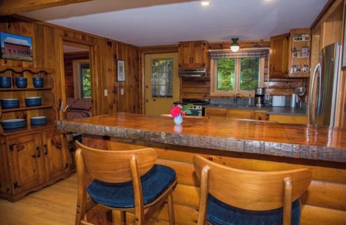 New Paltz Cabin | Cozy cabin with Mohonk Preserve access, wifi, AC, and adjacent studio building