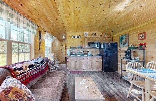 East Sullivan Cabin | Cozy Cabin with Ocean and Mountain Views, Free Internet