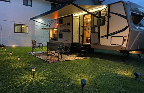 Ludlam Other | Cozy Camper - Free Parking