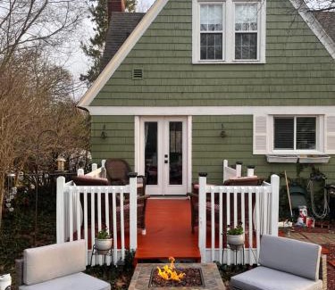 Westside Connection Villa | Cozy Cape Cod