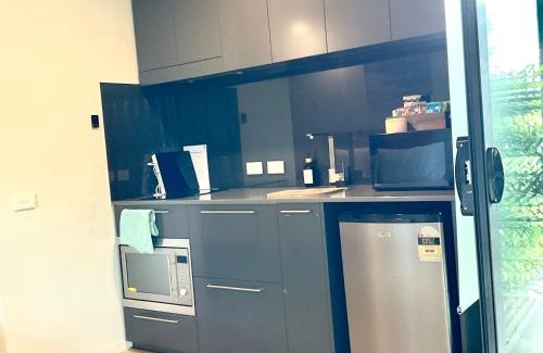 Lyneham Apartment | Cozy Capital Studio