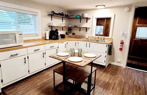 Mio House | Cozy Cass Cottage - 2 beds 1 bath