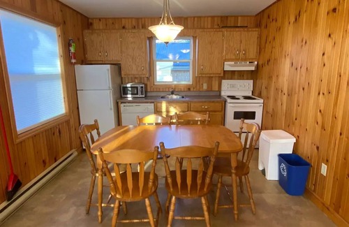 Cavendish Cottage | Cozy Cavendish cottage Silver Leaf (#10) with private hot tub!