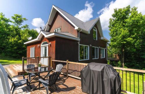 Grenville-sur-la-Rouge House | Cozy chalet with Pool and Spa