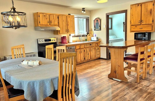 La Macaza Ski Chalet | Cozy chalet surrounded by pure nature with no neighbors in sight.