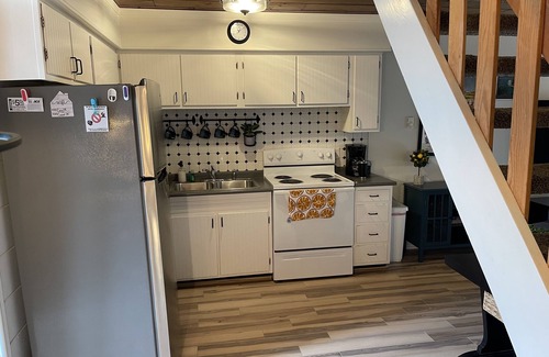Stevensville Ski Chalet | Cozy Chalet with Lake Michigan view, beach, pool and rec activities