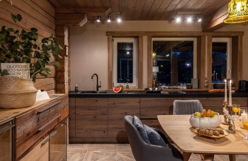 Amata Villa | Cozy Chalet With hot tub and Sauna in Secluded Eco-village