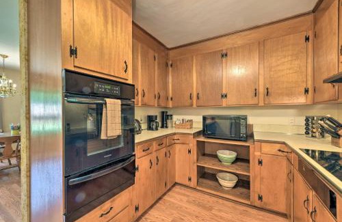Charlotte House | Cozy Charlotte Retreat with Yard about 5 Mi to Dtwn
