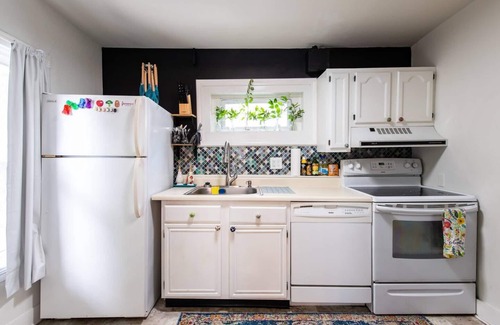 Clifton Apartment | Cozy & Charming Frankfort Ave Apartment Hideaway