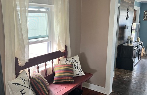 Cayuga Cottage | Cozy & cheerful 3 bedroom cottage on Cayuga Lake