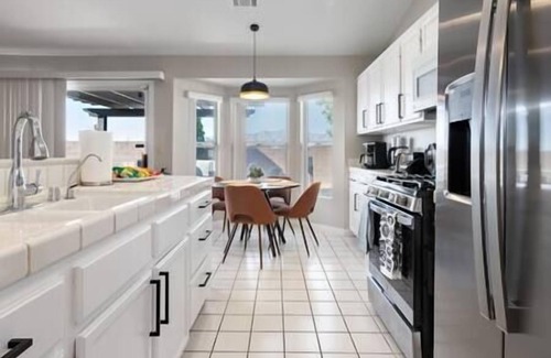 North Las Vegas House | ❤️Cozy Chic 3BR Home w/Pool Table and Hot Tub