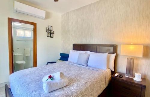 La Julia House | Cozy City Center Condo, Full AC