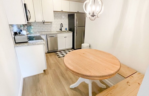 Leonardtown Apartment | Cozy clean apartment in the heart of Leonardtown!