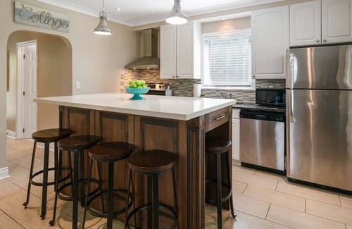 Historic Old Town Cottage | Cozy Clean 3 Bedroom Cottage for up to 6 ppl in ♡ of NOTL