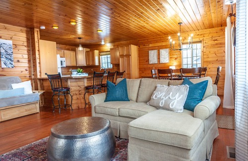 Annandale Cabin | Cozy Clean Waterfront Cabin on Sugar Lake - Ice Fishing, Ski/Snowboard Nearby