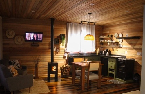 Urubici Cabin | Cozy couple's cabin with hot tub, air conditioning, and breakfast