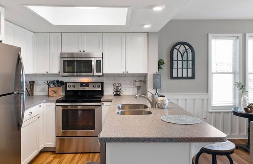 Surf City Condo | Cozy Coastal Farmhouse Beach condo w/pool