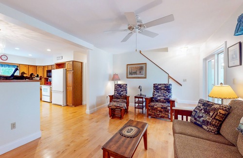 Cushing House | Cozy Coastal Home with Jetted Tub, Modern Kitchen, and Ocean Breeze Patio