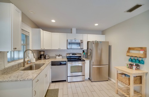 Cocoa Cottage | Cozy Cocoa Home - Walk to River & Historic Village