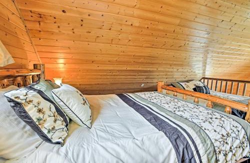 Columbia House | Cozy Columbia Cabin with Shared Lake Dock!