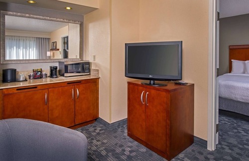 University Place Hotel | Cozy Comfort Near PNC Pavilion | 1BR Unit w/Balcony, Gym, Pool, Pets Welcome