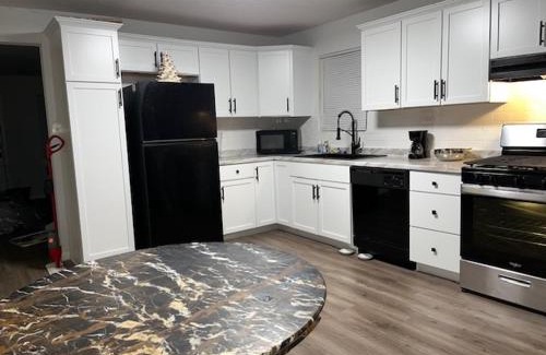 Port Arthur House | Cozy, Comfortable, and Convenient!