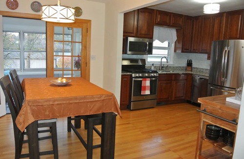 Glen Ellyn House | Cozy, comfy, convenient, w/a touch of modern located in beautiful Lake Ellyn!