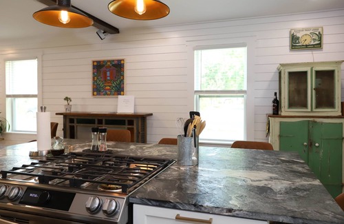 Navy Point Cottage | Cozy Comfy Home and game room, near NAS & downtown