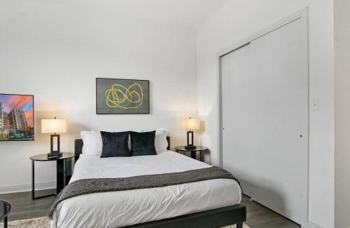 East Hyde Park Apartment | Cozy & Comfy Studio Apt in Chicago - Del Prado 418