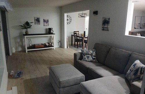 Fountain of the Sun House | Cozy completely remodeled 2-bedroom house on the golf course in sunny Mesa Az