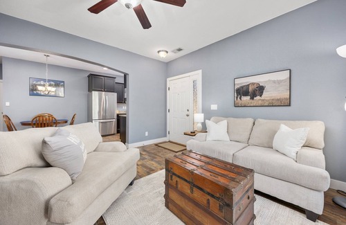 Centerra Condo | Cozy Condo by the Pond