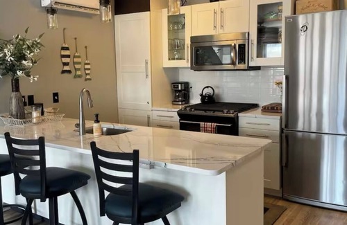 Saugatuck Condo | Cozy Contemporary condo in downtown Saugatuck! Few days left in Summer to book!