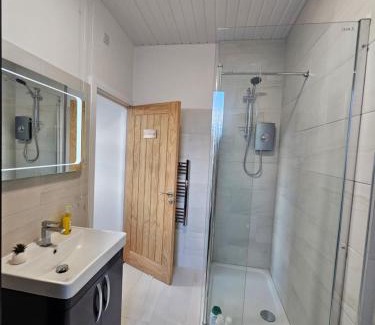 Uplands Apartment | Cozy Corner - 2 Bedroom Apartment