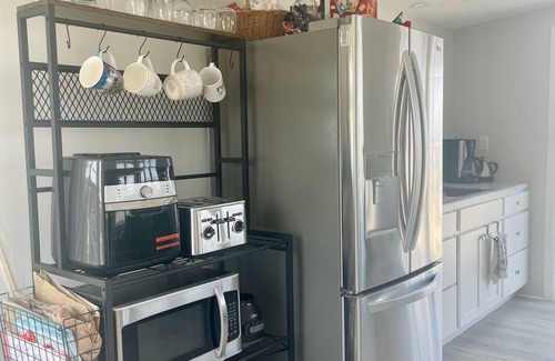 Biddeford House | Cozy Costal Cottage ~ Prime Location ~ Just Seconds from Hills Beach!
