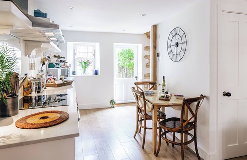 Northleach Cottage | Cozy Cotswold Dog Friendly Retreat