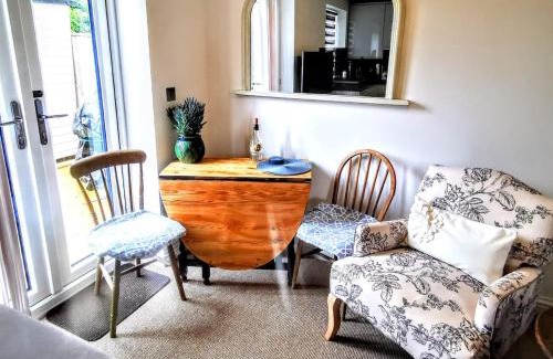 Carterton House | Cozy Cotswold getaway near Burford