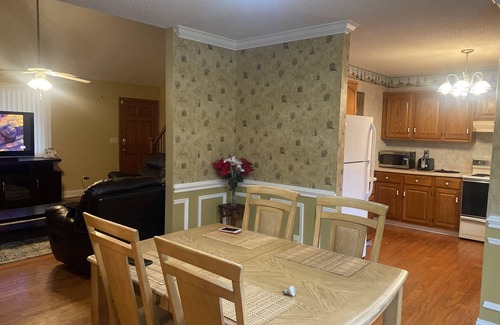 Tri-Cities House | Cozy cottage, 5 min away from shopping center, access to the lake, great views