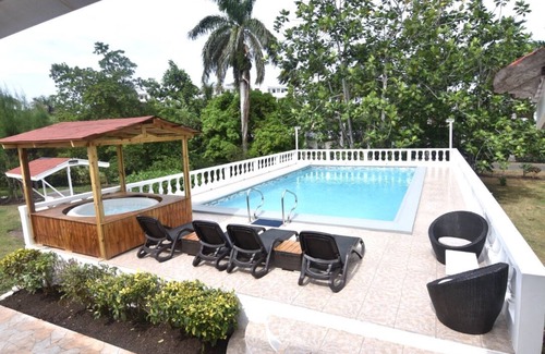 Mammee Bay Apartment | Cozy Cottage, 5 minutes walk to beach, beautiful garden perfect relaxation spot