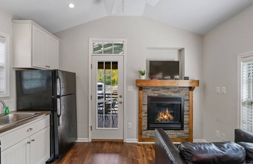 Queensbury Cottage | Cozy Cottage at Lake George Campsites!