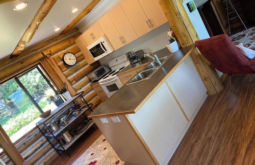 Salt Spring Island Cottage | Cozy cottage in the woods, 11 minutes drive from town