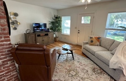 Bainbridge Cottage | Cozy cottage convenient to downtown, restaurants, and medical facilities.