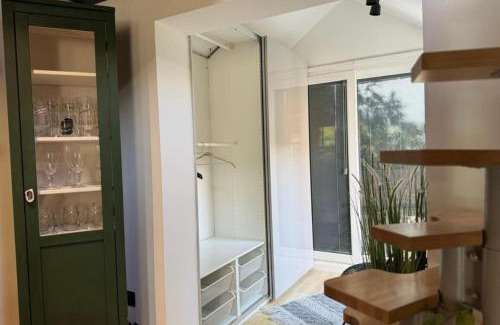 Holbrooks House | Cozy Cottage Coventry self check-in after 3pm, Pets Friendly