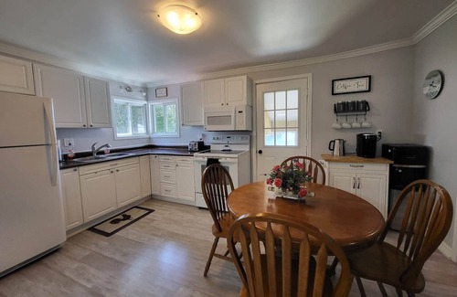 Faraday Cottage | Cozy Cottage Family Getaway - 8 min drive from Bancroft