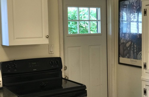 Croton-on-Hudson Cottage | Cozy Cottage Get Away