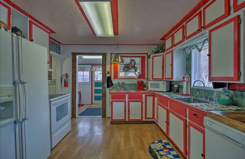 Pocatello House | Cozy cottage home located on Center St near Portneuf Hospital and the ISU campus