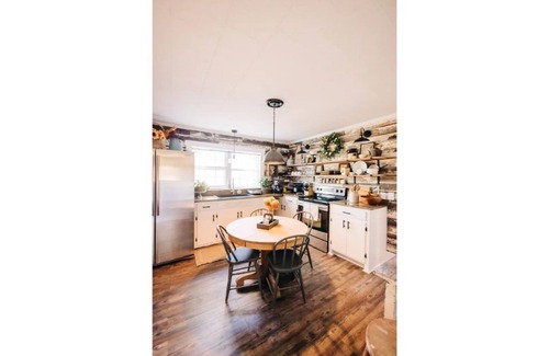Buckingham Cottage | Cozy Cottage Homestead in the heart of Virginia